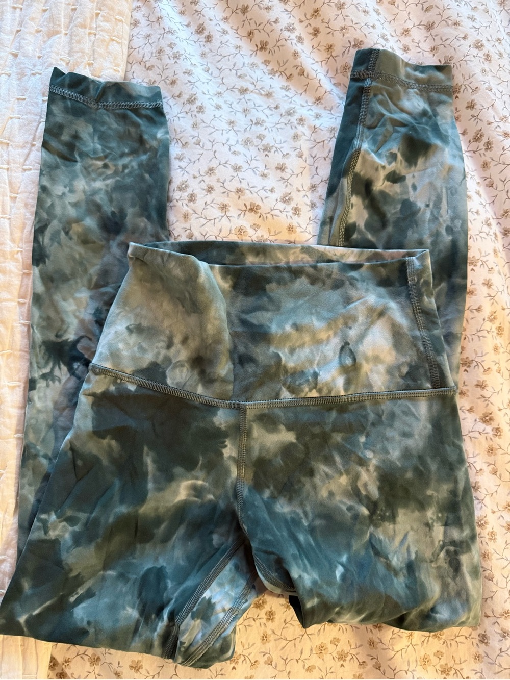 Tie-Dye High-Waist Leggings — marble